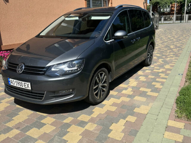Сірий Фольксваген Шаран, об'ємом двигуна 2 л та пробігом 236 тис. км за 19999 $, фото 1 на Automoto.ua