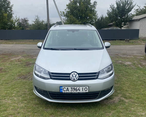 Серый Фольксваген Шаран, объемом двигателя 1.97 л и пробегом 287 тыс. км за 19000 $, фото 1 на Automoto.ua