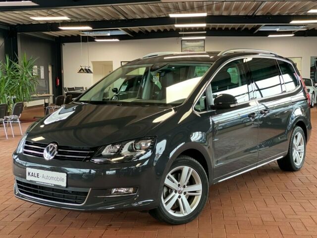 Серый Фольксваген Шаран, объемом двигателя 2 л и пробегом 41 тыс. км за 60000 $, фото 1 на Automoto.ua