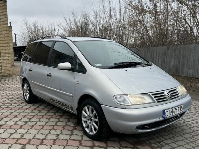 Серый Фольксваген Шаран, объемом двигателя 1.9 л и пробегом 410 тыс. км за 2200 $, фото 1 на Automoto.ua