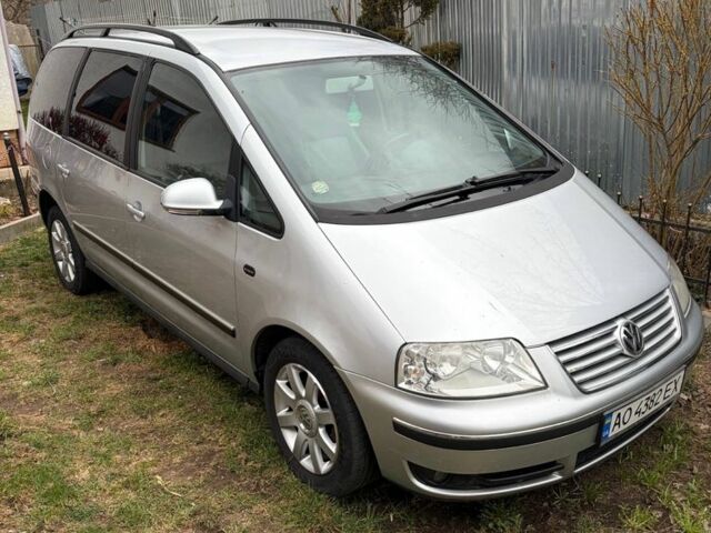 Серый Фольксваген Шаран, объемом двигателя 2 л и пробегом 254 тыс. км за 8000 $, фото 1 на Automoto.ua