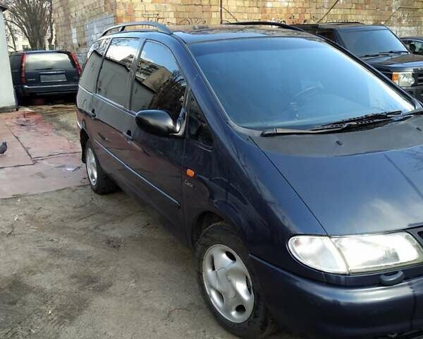 Синий Фольксваген Шаран, объемом двигателя 2.8 л и пробегом 150 тыс. км за 4300 $, фото 1 на Automoto.ua