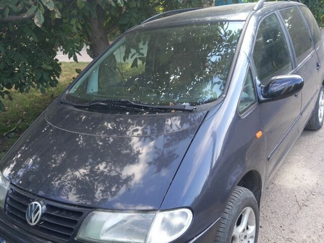 Синий Фольксваген Шаран, объемом двигателя 1.9 л и пробегом 560 тыс. км за 3000 $, фото 1 на Automoto.ua