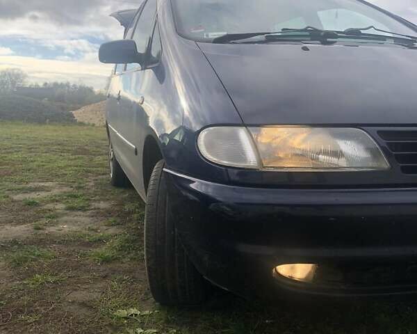 Фольксваген Шаран 1999 в Луцке на Automoto.ua Синий Фольксваген Шаран, объемом двигателя 1.9 л и пробегом 370 тыс. км за 1550 $, фото 1 на Automoto.ua