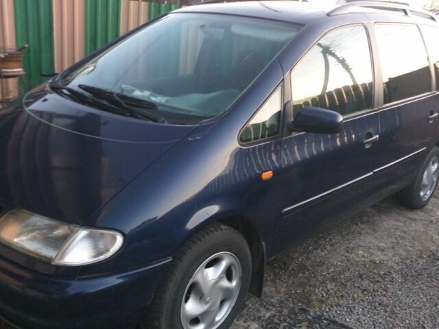 Синий Фольксваген Шаран, объемом двигателя 1.8 л и пробегом 254 тыс. км за 3900 $, фото 1 на Automoto.ua