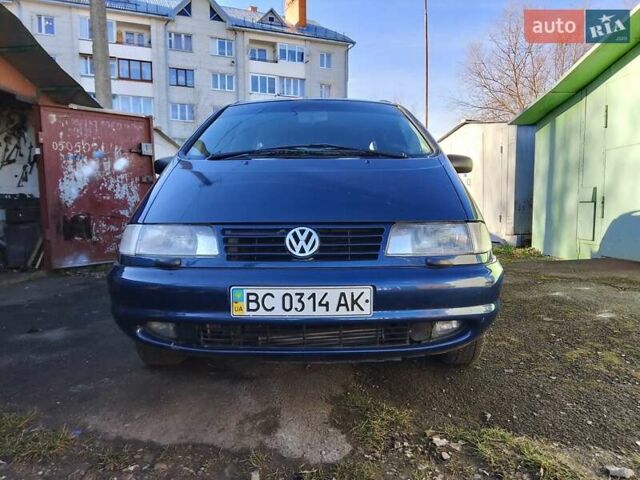 Синий Фольксваген Шаран, объемом двигателя 1.78 л и пробегом 237 тыс. км за 3750 $, фото 1 на Automoto.ua