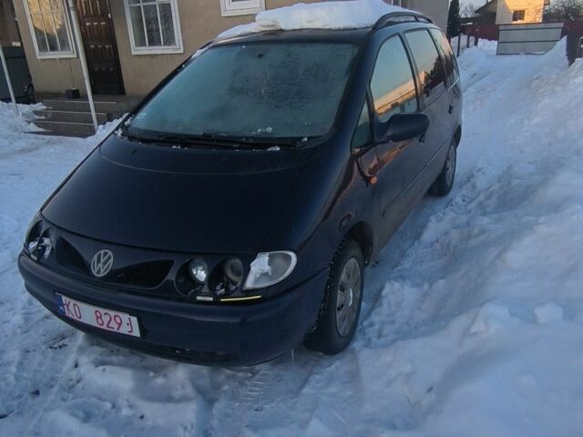 Синій Фольксваген Шаран, об'ємом двигуна 0 л та пробігом 350 тис. км за 2000 $, фото 1 на Automoto.ua