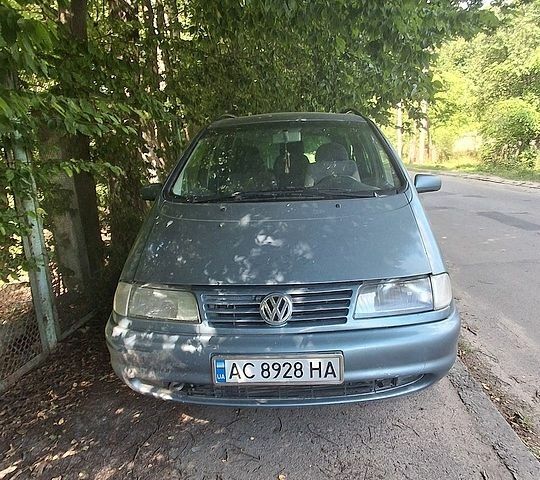 Синій Фольксваген Шаран, об'ємом двигуна 1.8 л та пробігом 340 тис. км за 2900 $, фото 1 на Automoto.ua