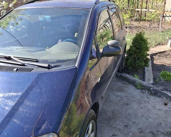 Синий Фольксваген Шаран, объемом двигателя 1.97 л и пробегом 281 тыс. км за 2600 $, фото 1 на Automoto.ua