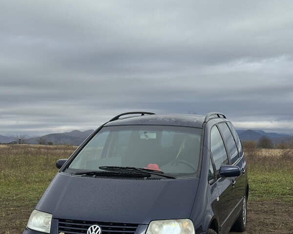 Синий Фольксваген Шаран, объемом двигателя 1.9 л и пробегом 298 тыс. км за 4200 $, фото 1 на Automoto.ua