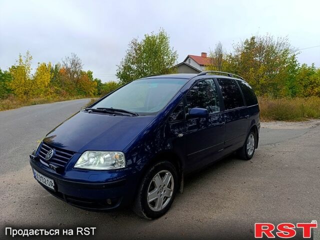 Синий Фольксваген Шаран, объемом двигателя 2.8 л и пробегом 285 тыс. км за 3400 $, фото 1 на Automoto.ua