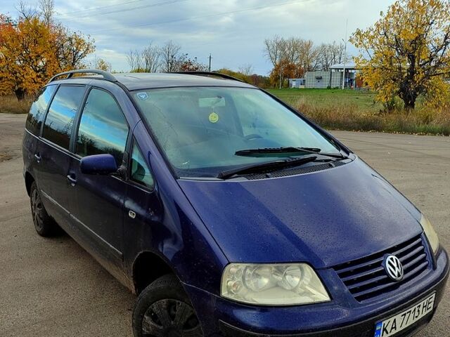Синий Фольксваген Шаран, объемом двигателя 1.9 л и пробегом 390 тыс. км за 2999 $, фото 1 на Automoto.ua