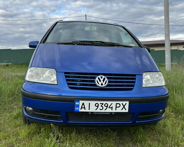 Синий Фольксваген Шаран, объемом двигателя 1.8 л и пробегом 305 тыс. км за 4299 $, фото 1 на Automoto.ua