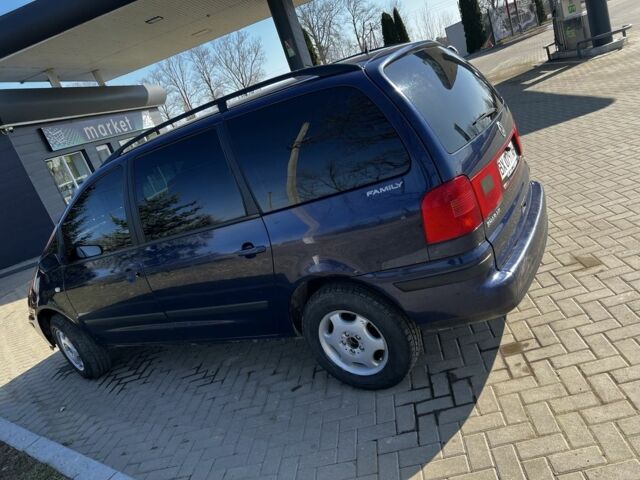 Синий Фольксваген Шаран, объемом двигателя 1.8 л и пробегом 477 тыс. км за 3500 $, фото 1 на Automoto.ua