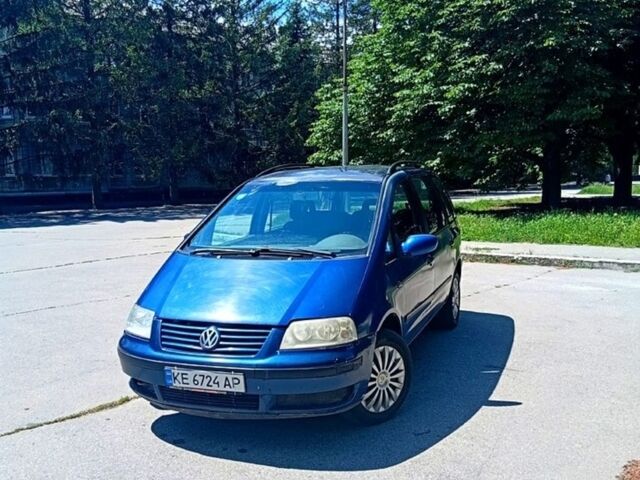 Синий Фольксваген Шаран, объемом двигателя 1.8 л и пробегом 400 тыс. км за 2700 $, фото 1 на Automoto.ua