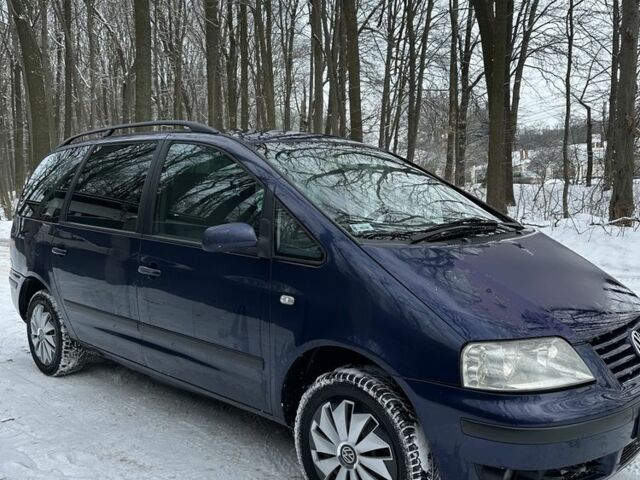 Синий Фольксваген Шаран, объемом двигателя 1.9 л и пробегом 390 тыс. км за 2150 $, фото 1 на Automoto.ua