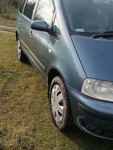 Синий Фольксваген Шаран, объемом двигателя 1.9 л и пробегом 328 тыс. км за 4500 $, фото 1 на Automoto.ua