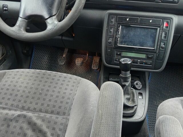 Синий Фольксваген Шаран, объемом двигателя 1.9 л и пробегом 200 тыс. км за 2605 $, фото 1 на Automoto.ua