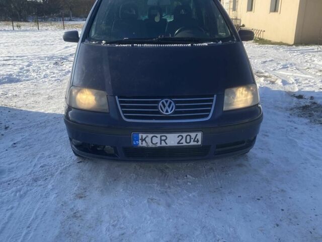 Синий Фольксваген Шаран, объемом двигателя 0 л и пробегом 360 тыс. км за 2400 $, фото 1 на Automoto.ua