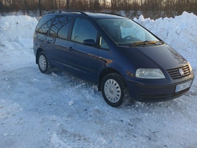 Синий Фольксваген Шаран, объемом двигателя 2 л и пробегом 348 тыс. км за 3700 $, фото 1 на Automoto.ua