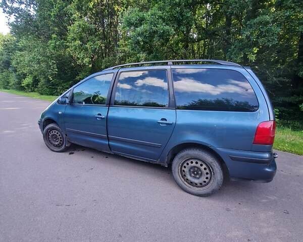 Синий Фольксваген Шаран, объемом двигателя 1.9 л и пробегом 406 тыс. км за 2599 $, фото 1 на Automoto.ua