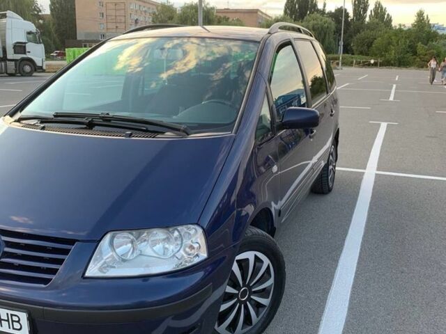 Синий Фольксваген Шаран, объемом двигателя 1.9 л и пробегом 500 тыс. км за 4700 $, фото 1 на Automoto.ua