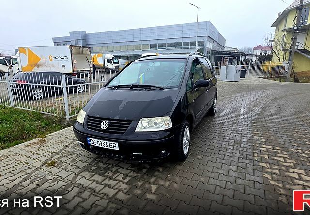 Синий Фольксваген Шаран, объемом двигателя 1.8 л и пробегом 250 тыс. км за 3300 $, фото 1 на Automoto.ua