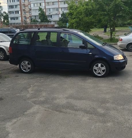 Синий Фольксваген Шаран, объемом двигателя 1.9 л и пробегом 320 тыс. км за 2100 $, фото 1 на Automoto.ua