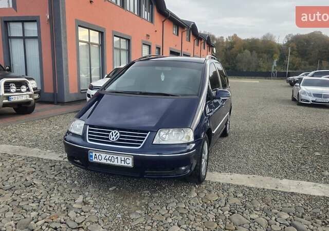 Синий Фольксваген Шаран, объемом двигателя 1.9 л и пробегом 317 тыс. км за 5200 $, фото 1 на Automoto.ua