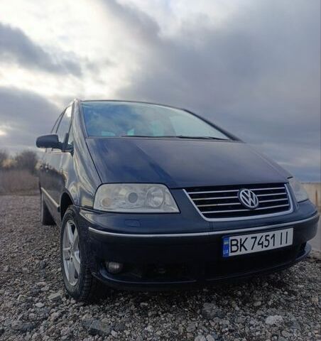 Синий Фольксваген Шаран, объемом двигателя 1.9 л и пробегом 330 тыс. км за 4250 $, фото 1 на Automoto.ua