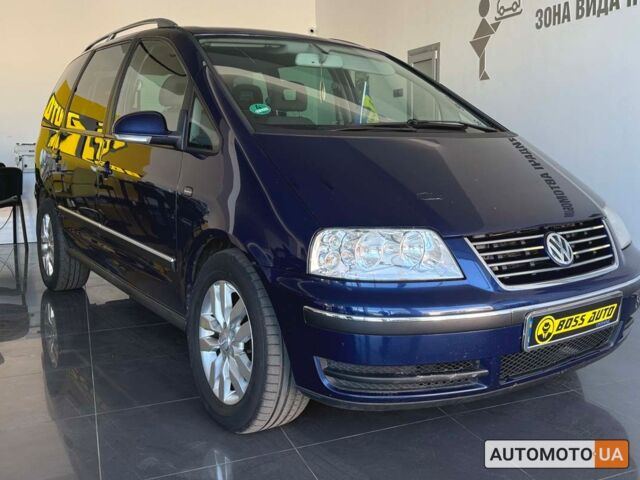Синий Фольксваген Шаран, объемом двигателя 2 л и пробегом 400 тыс. км за 7500 $, фото 1 на Automoto.ua