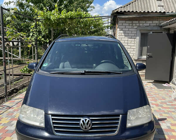 Синий Фольксваген Шаран, объемом двигателя 2 л и пробегом 276 тыс. км за 7000 $, фото 1 на Automoto.ua