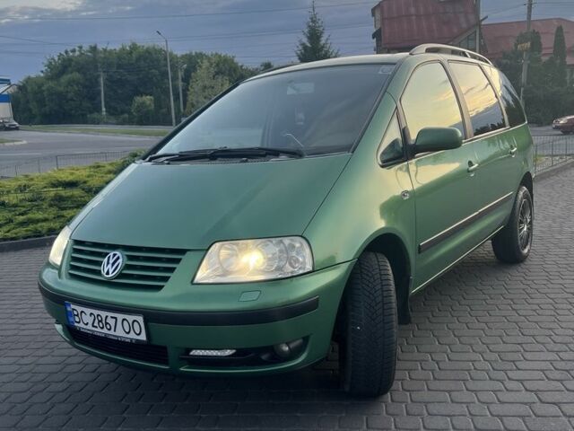 Зеленый Фольксваген Шаран, объемом двигателя 1.8 л и пробегом 316 тыс. км за 3800 $, фото 1 на Automoto.ua