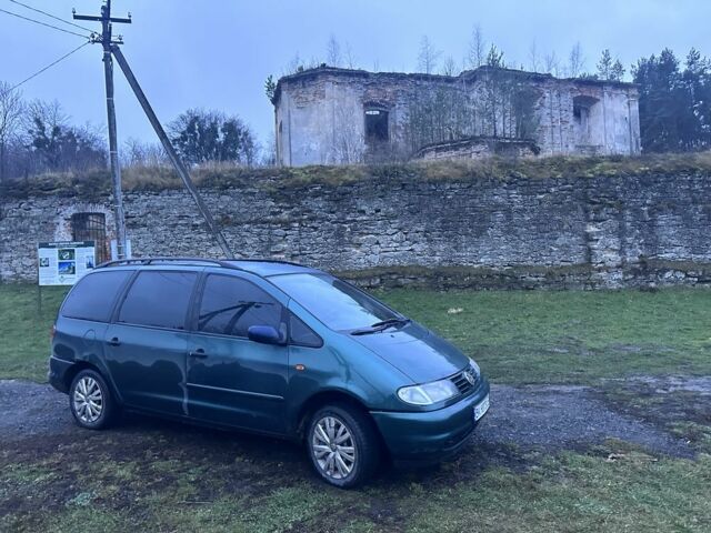 Зеленый Фольксваген Шаран, объемом двигателя 1.9 л и пробегом 350 тыс. км за 3450 $, фото 1 на Automoto.ua