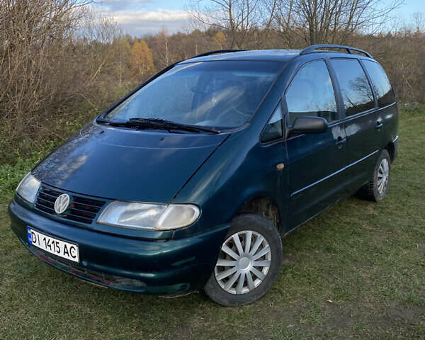 Зеленый Фольксваген Шаран, объемом двигателя 1.9 л и пробегом 430 тыс. км за 1950 $, фото 1 на Automoto.ua