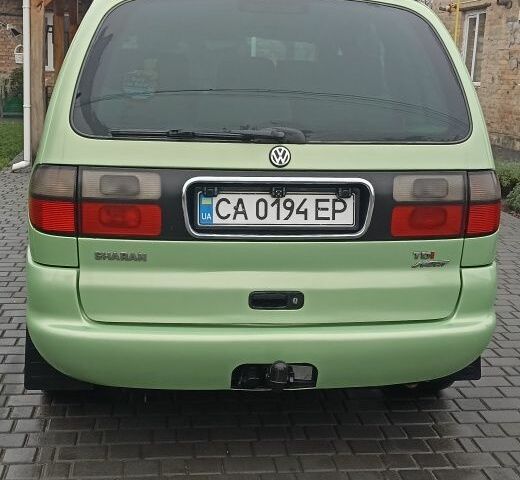 Зеленый Фольксваген Шаран, объемом двигателя 1.9 л и пробегом 362 тыс. км за 4253 $, фото 1 на Automoto.ua