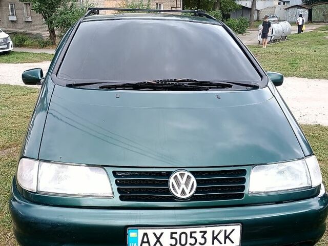 Зелений Фольксваген Шаран, об'ємом двигуна 2 л та пробігом 313 тис. км за 4000 $, фото 1 на Automoto.ua