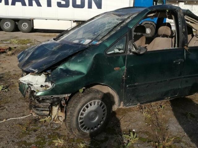 Зелений Фольксваген Шаран, об'ємом двигуна 1.8 л та пробігом 300 тис. км за 1500 $, фото 1 на Automoto.ua