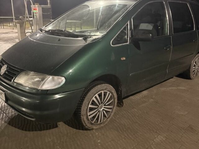 Зелений Фольксваген Шаран, об'ємом двигуна 1.8 л та пробігом 294 тис. км за 3800 $, фото 1 на Automoto.ua