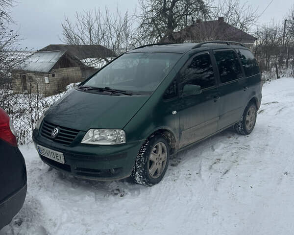 Зеленый Фольксваген Шаран, объемом двигателя 1.8 л и пробегом 245 тыс. км за 3500 $, фото 1 на Automoto.ua