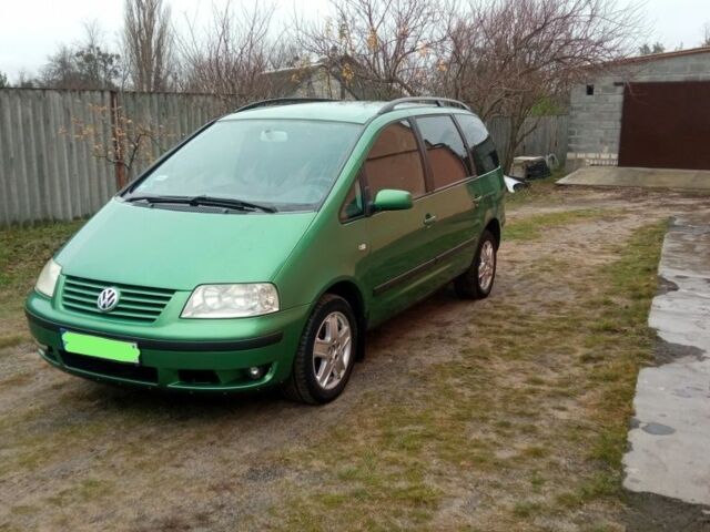 Зеленый Фольксваген Шаран, объемом двигателя 1.9 л и пробегом 300 тыс. км за 2200 $, фото 1 на Automoto.ua