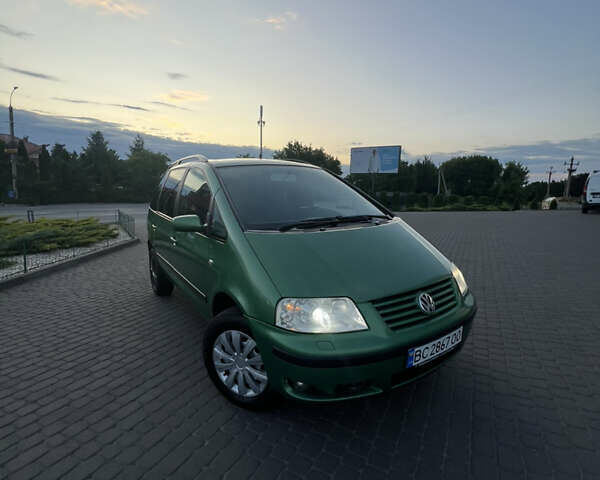 Зеленый Фольксваген Шаран, объемом двигателя 1.8 л и пробегом 316 тыс. км за 4350 $, фото 1 на Automoto.ua