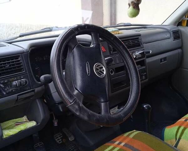 Жовтий Фольксваген T4 (Transporter) пасс., об'ємом двигуна 1.9 л та пробігом 465 тис. км за 5300 $, фото 1 на Automoto.ua