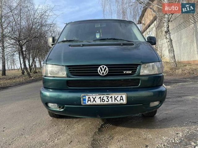 Зелений Фольксваген T4 (Transporter) пасс., об'ємом двигуна 2.5 л та пробігом 350 тис. км за 7500 $, фото 1 на Automoto.ua