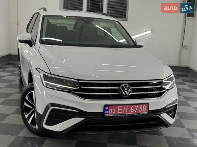 Белый Фольксваген Tiguan Allspace, объемом двигателя 2 л и пробегом 86 тыс. км за 25499 $, фото 1 на Automoto.ua