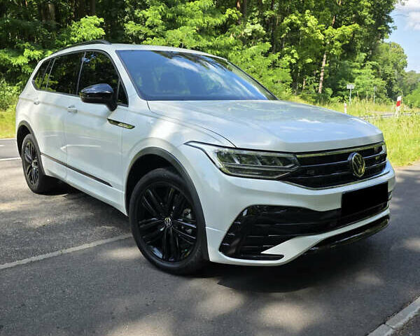 Белый Фольксваген Tiguan Allspace, объемом двигателя 2 л и пробегом 65 тыс. км за 22500 $, фото 1 на Automoto.ua