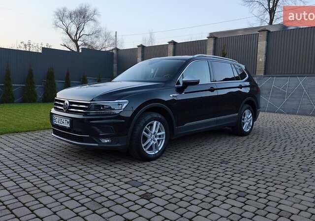 Черный Фольксваген Tiguan Allspace, объемом двигателя 1.97 л и пробегом 204 тыс. км за 28400 $, фото 1 на Automoto.ua