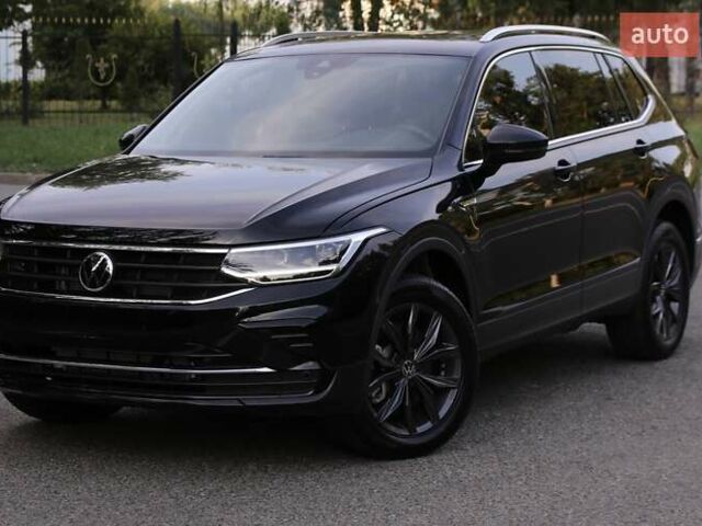 Черный Фольксваген Tiguan Allspace, объемом двигателя 2 л и пробегом 32 тыс. км за 27500 $, фото 1 на Automoto.ua