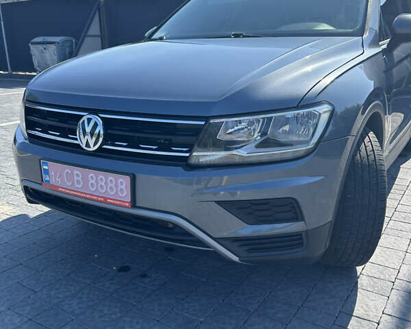 Серый Фольксваген Tiguan Allspace, объемом двигателя 2 л и пробегом 135 тыс. км за 15550 $, фото 1 на Automoto.ua