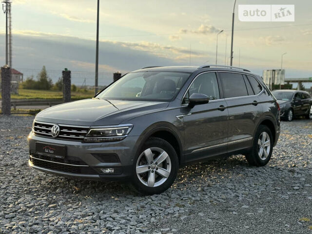 Серый Фольксваген Tiguan Allspace, объемом двигателя 2 л и пробегом 161 тыс. км за 27750 $, фото 1 на Automoto.ua